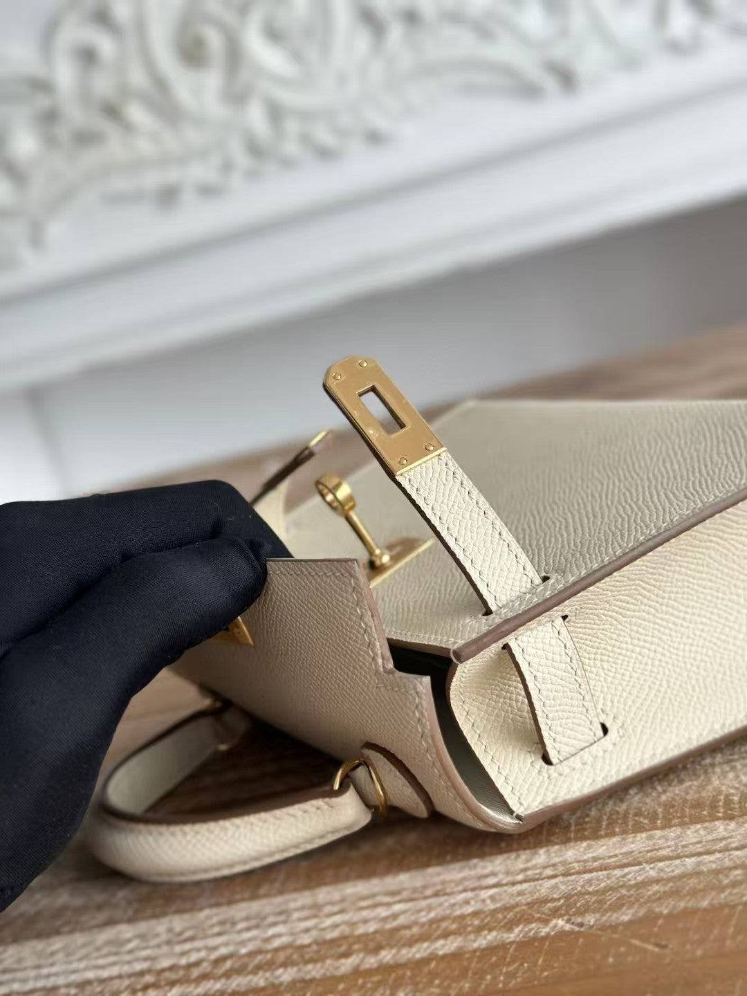 HM KELLY MINI 19 WHITE CALFSKIN GOLD HARDWARE
