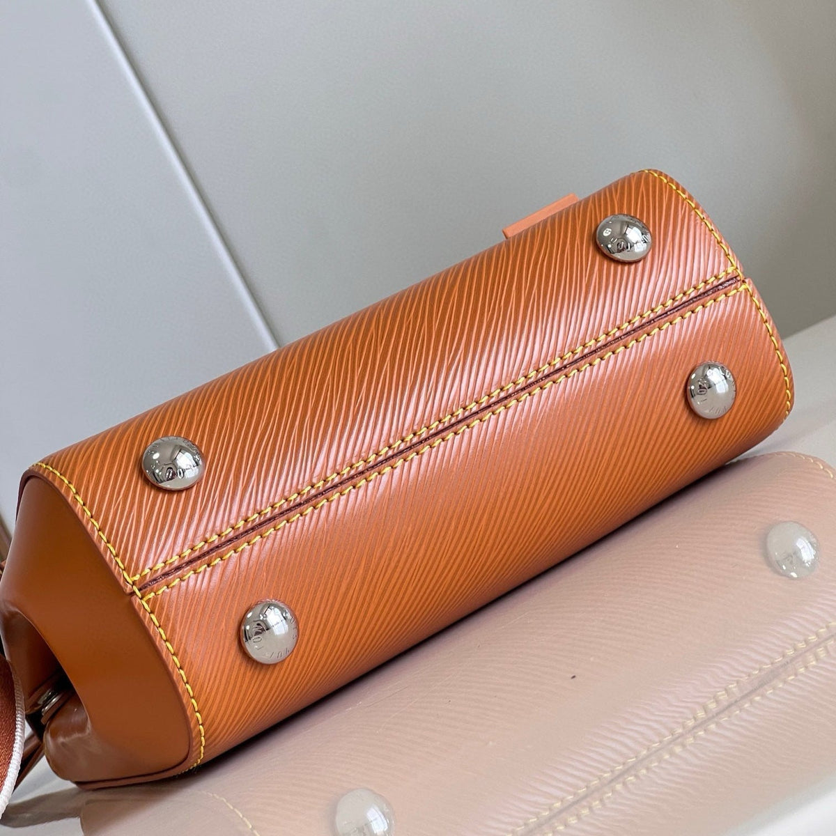 CLUNY MINI 20 IN GOLD HONEY EPI LEATHER