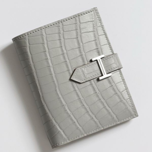 HERM Bearn Compact Wallet in Pearl Grey Matte Alligator Leather