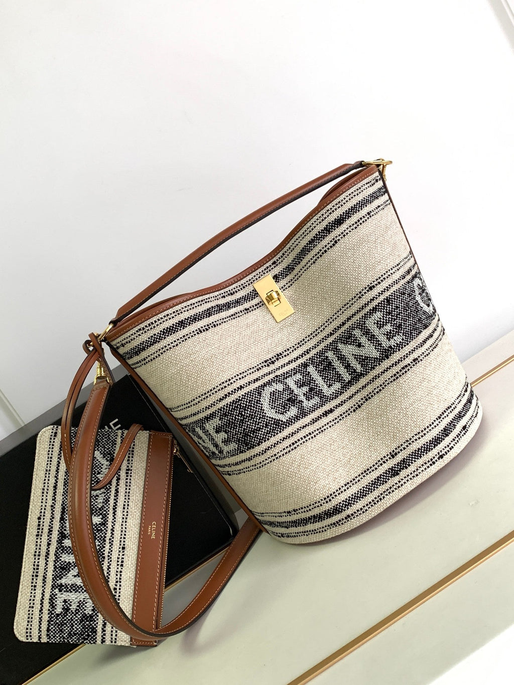 CEL 16 Bucket