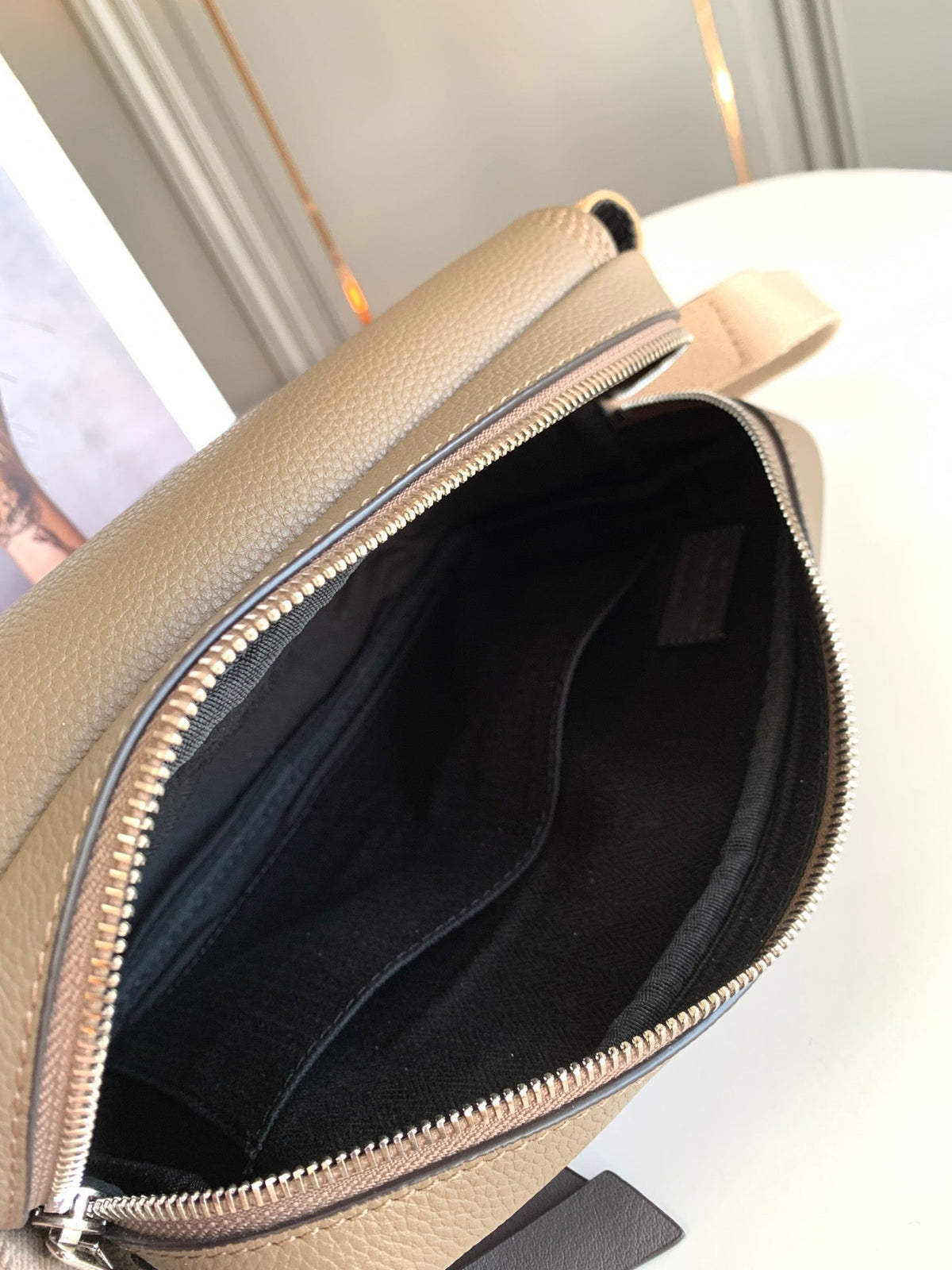LO Messenger Bag