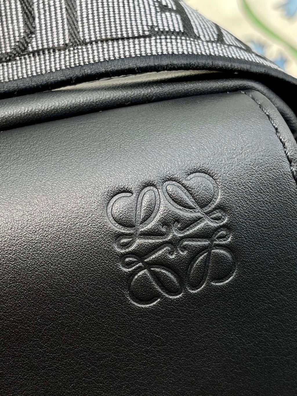 LO Messenger Bag