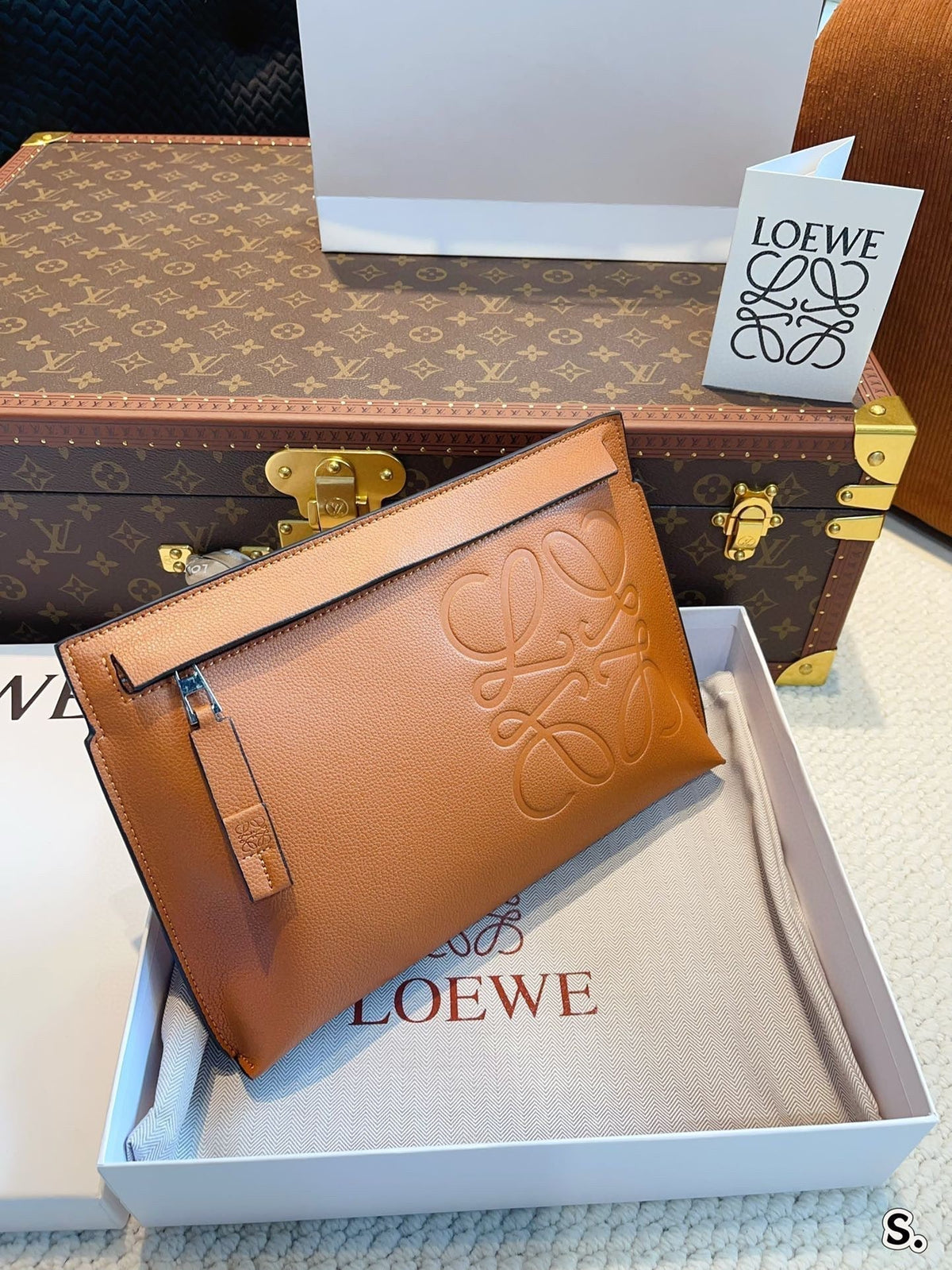 LOE POUCH CLUTCH BAG 30 IN WARM DESSERT CALFSKIN