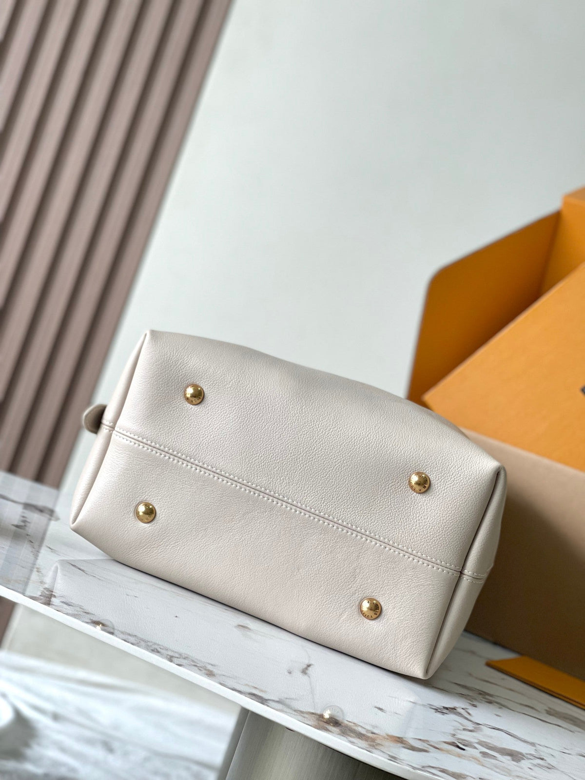 LOW KEY HOBO MM 35 IN IVORY BEIGE SMOOTH CALFSKIN