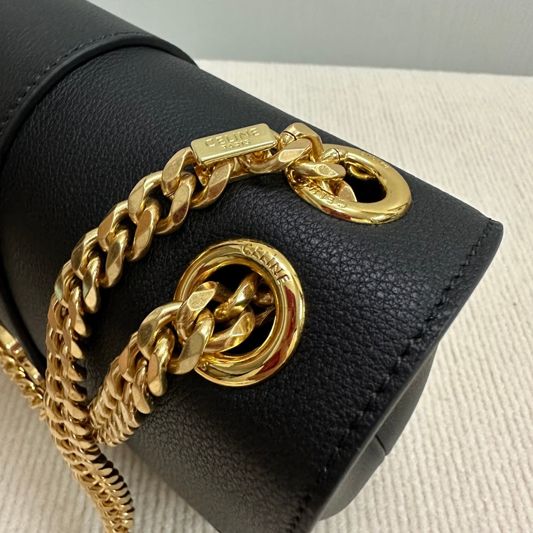 MEDIUM VICTOIRE BAG 25 IN BLACK SUPPLE CALFSKIN GOLD HARDWARE