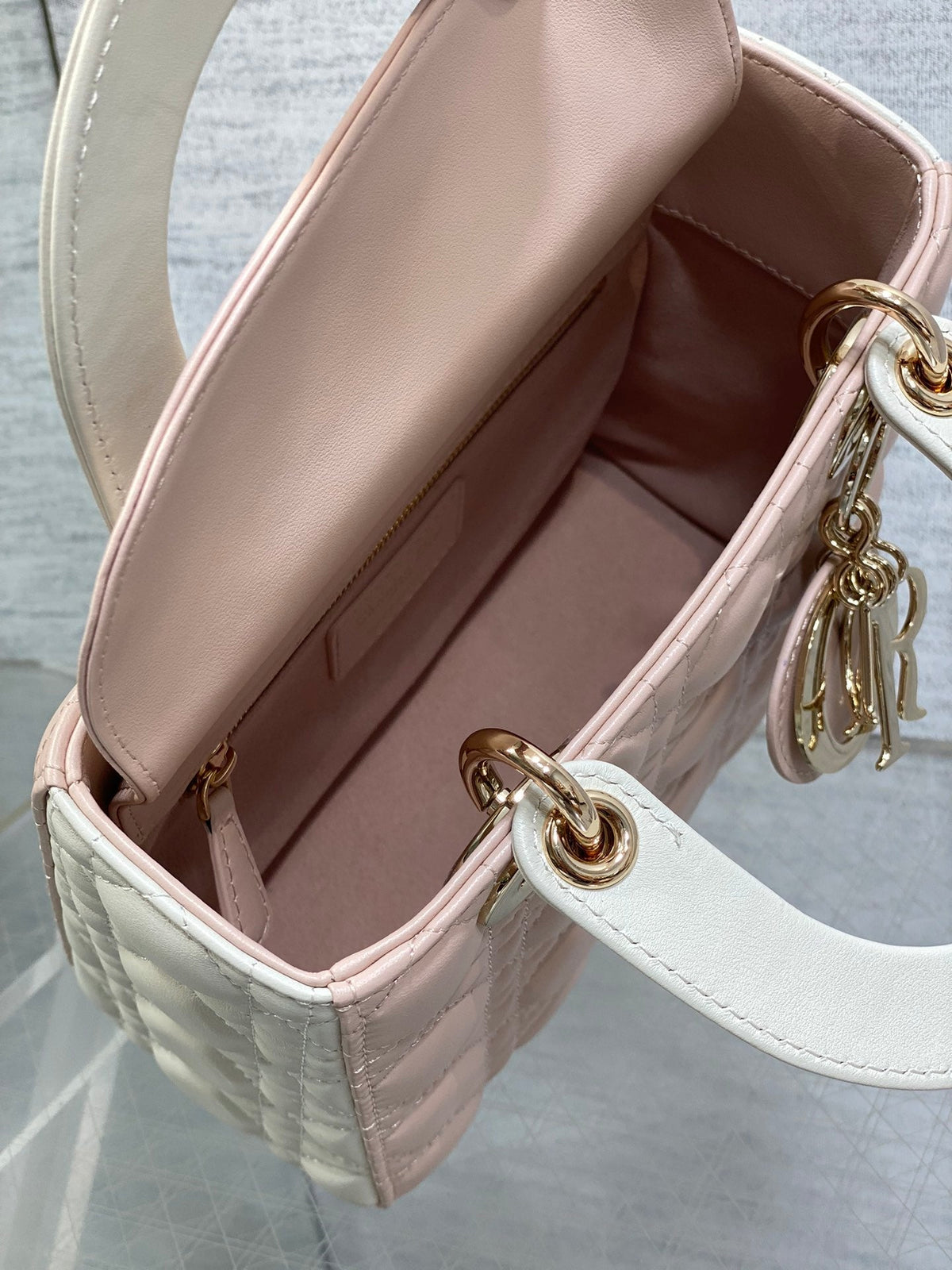 MEDIUM LADY BAG 20 IN BABY PINK QUILTED MACROCANNAGE CALFSKIN WHITE STRAP
