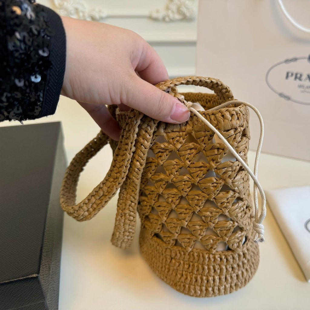 CROCHET BUCKET BAG 32 IN BROWN WOVEN RAFFIA EMBROIDED LOGO