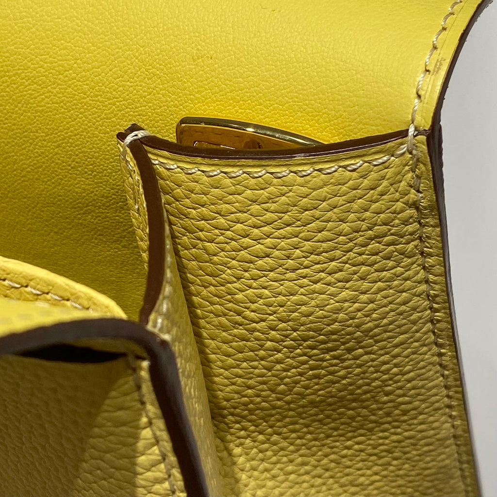 HALZAN 25 HANDLE BAG IN BUMBLEBEE YELLOW GRAINED CALFSKIN