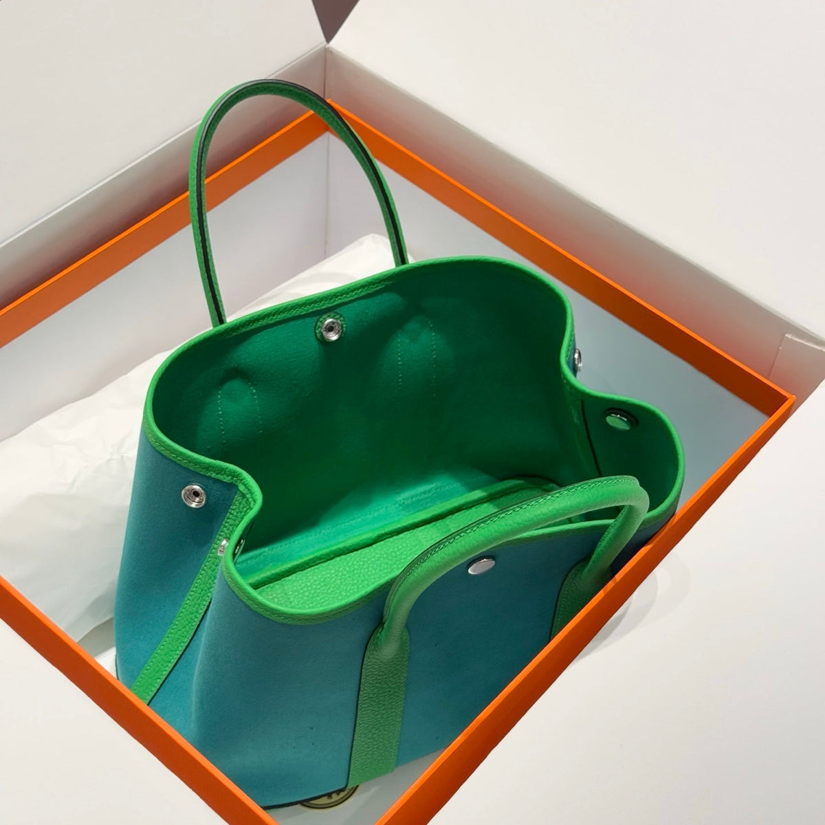 GARDEN PARTY 30CM IN CADMIUM GREEN TOILETS COTTON CANVAS AND GREEN CALFSKIN