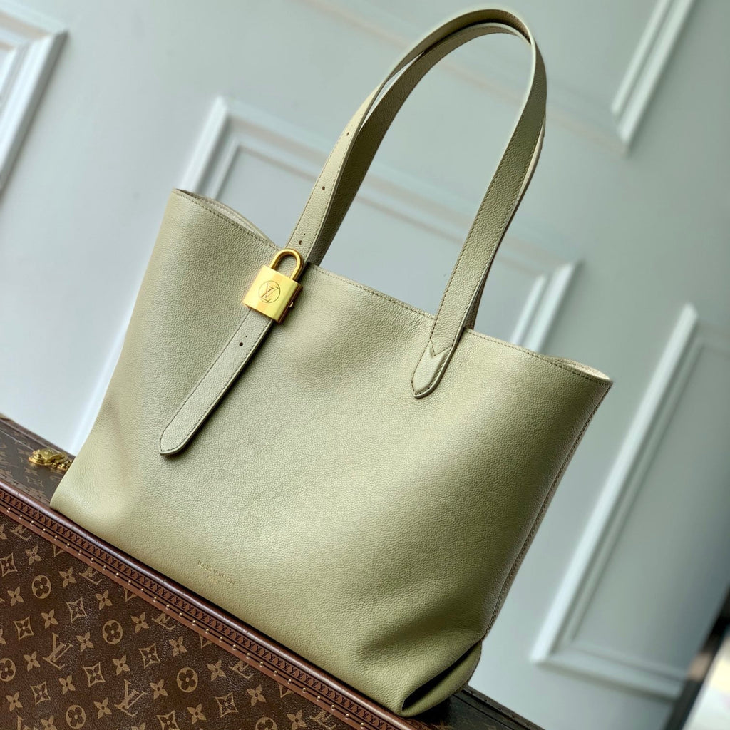 LOW KEY CABAS MM BAG 47 IN BASIL GREEN GRAINED CALFSKIN