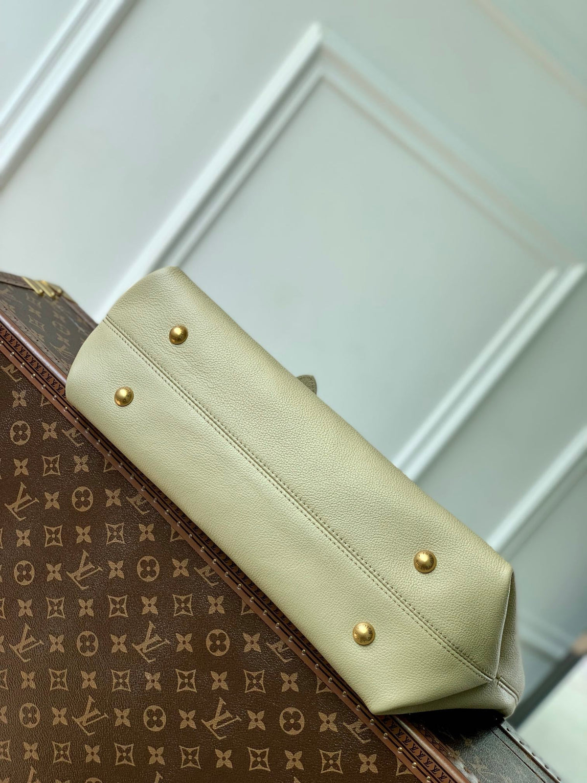 LOW KEY CABAS MM BAG 47 IN BASIL GREEN GRAINED CALFSKIN