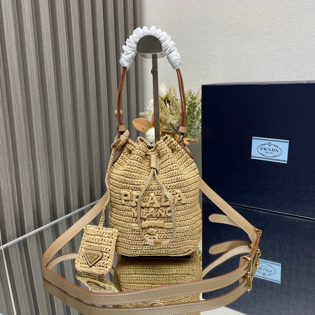 BUCKET BAG 20 IN BEIGE WOVEN RAFFIA EMBOSSED LOGO