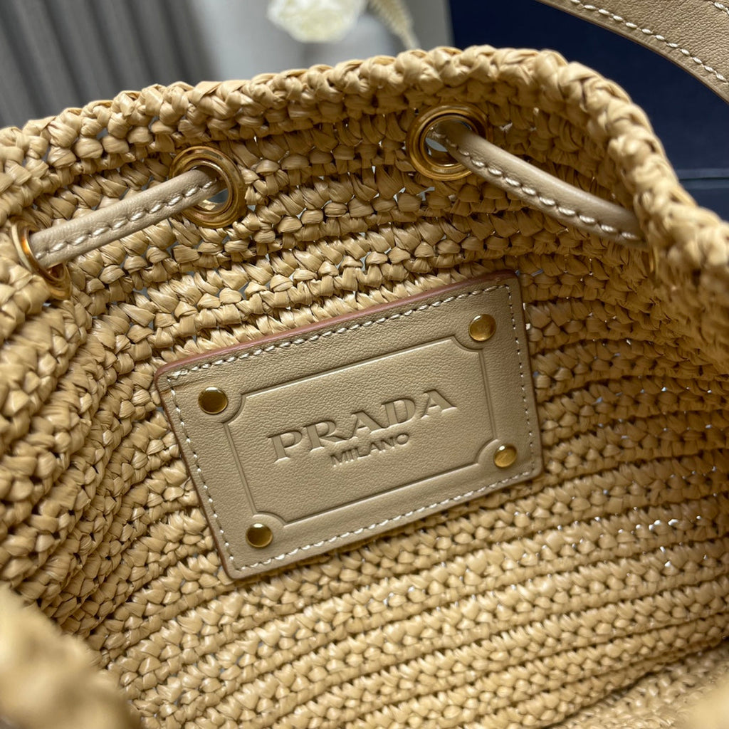 BUCKET BAG 20 IN BEIGE WOVEN RAFFIA EMBOSSED LOGO