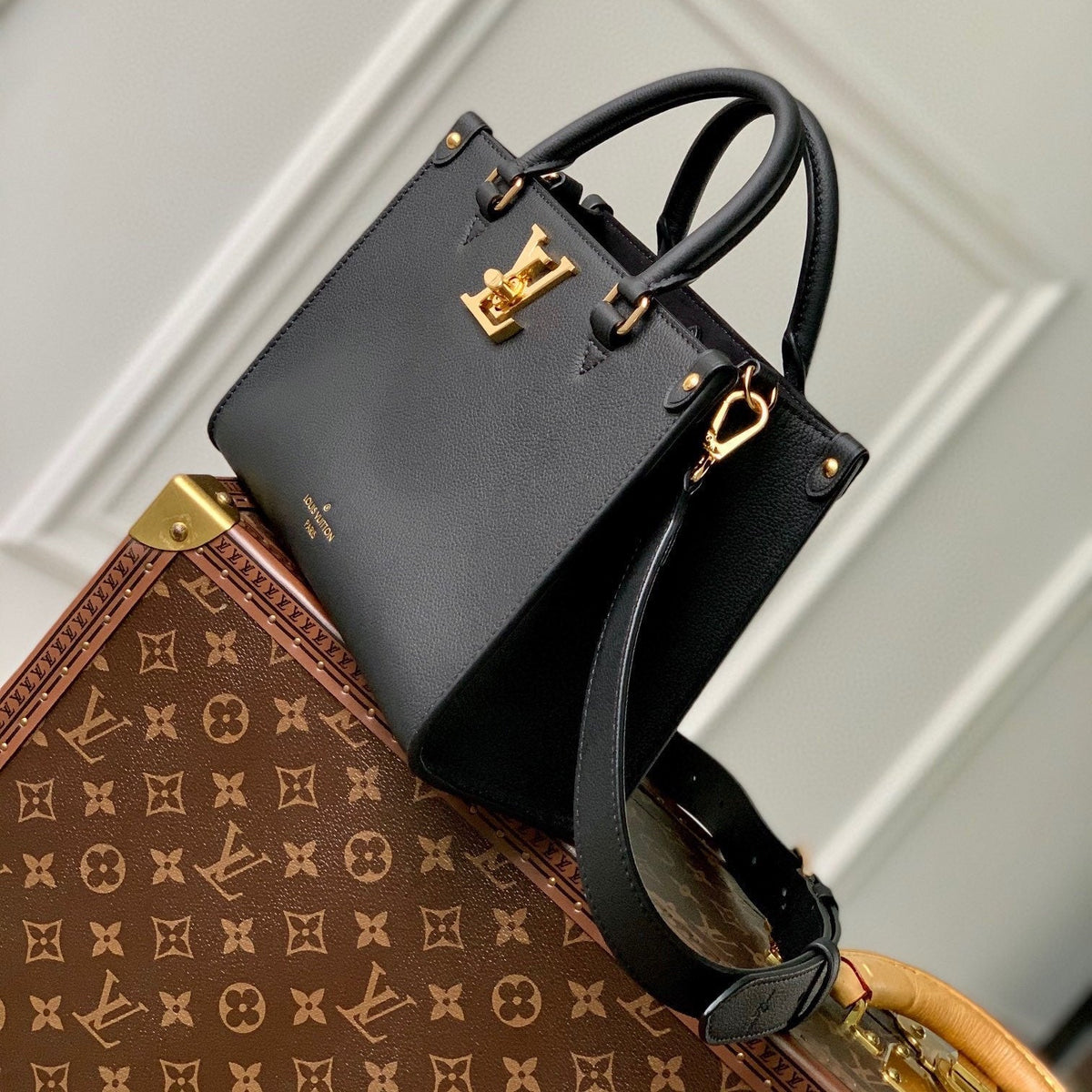 LOCK & GO BAG 24 IN BLACK GRAIN CALFSKIN