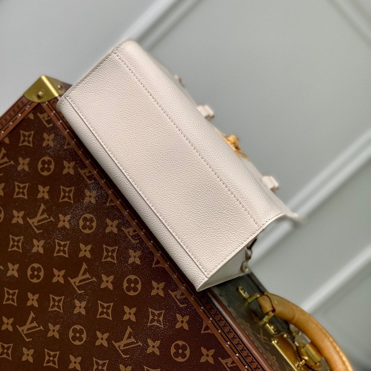 LOCK & GO BAG 24 IN QUARTZ BEIGE GRAIN CALFSKIN