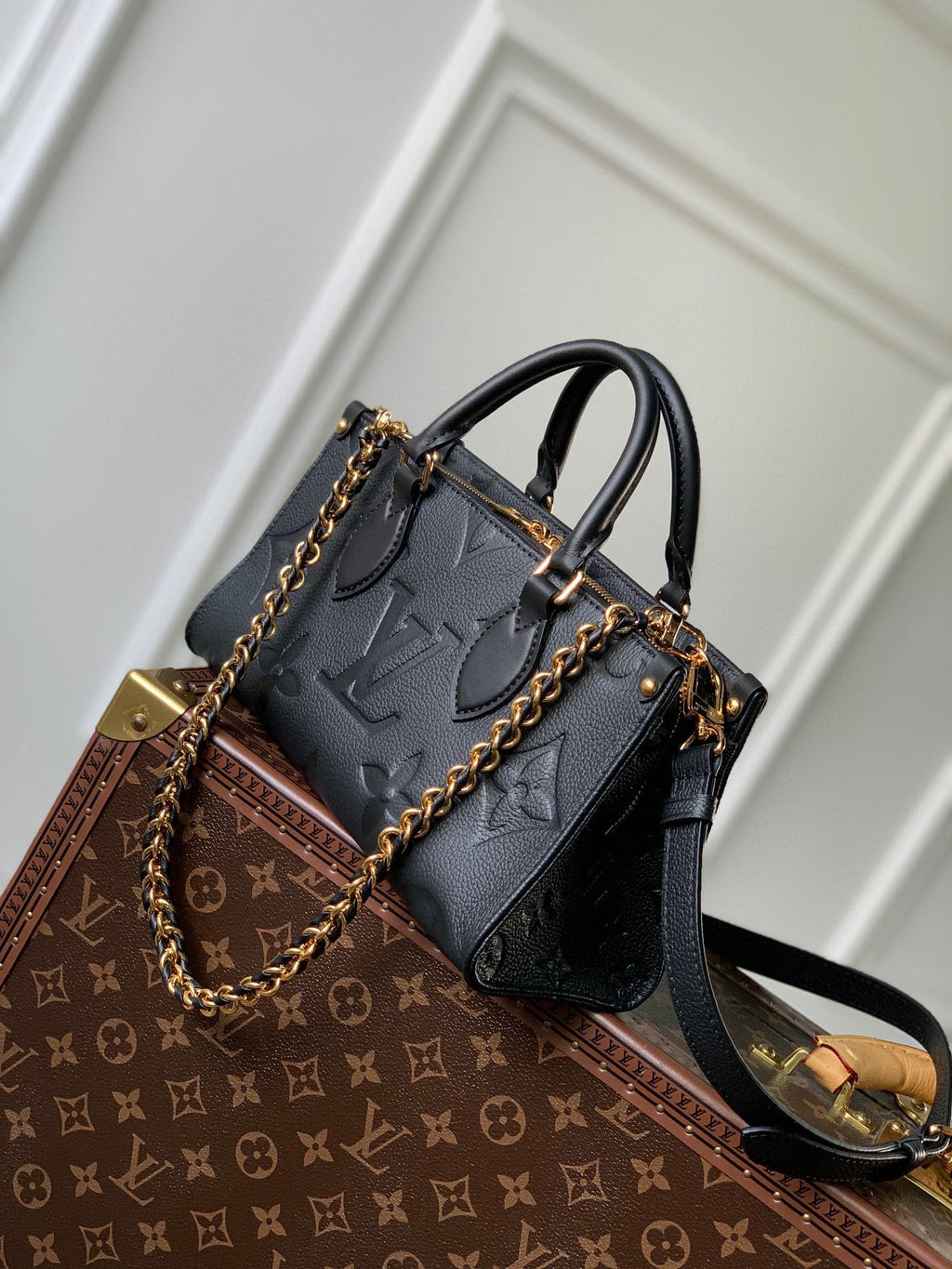 ONTHEGO EAST WEST BAG 25 IN BLACK MONOGRAM EMBOSSED COWHIDE