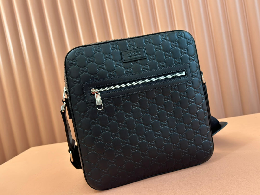SIGNATURE MESSENGER BAG 28 IN BLACK GG CALFSKIN
