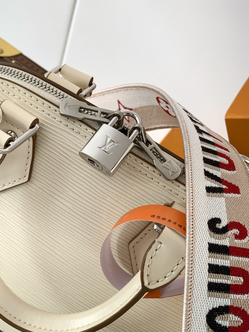 ALMA BB BAG 23 IN BEIGE GRAIN EPI COWHIDE