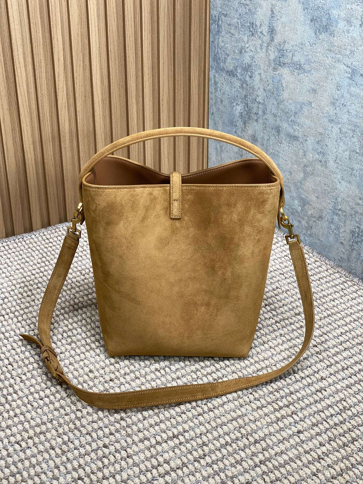 LE 37 SMALL BUCKET BAG 25 IN BROWN SUEDE GOLD HARDWARE