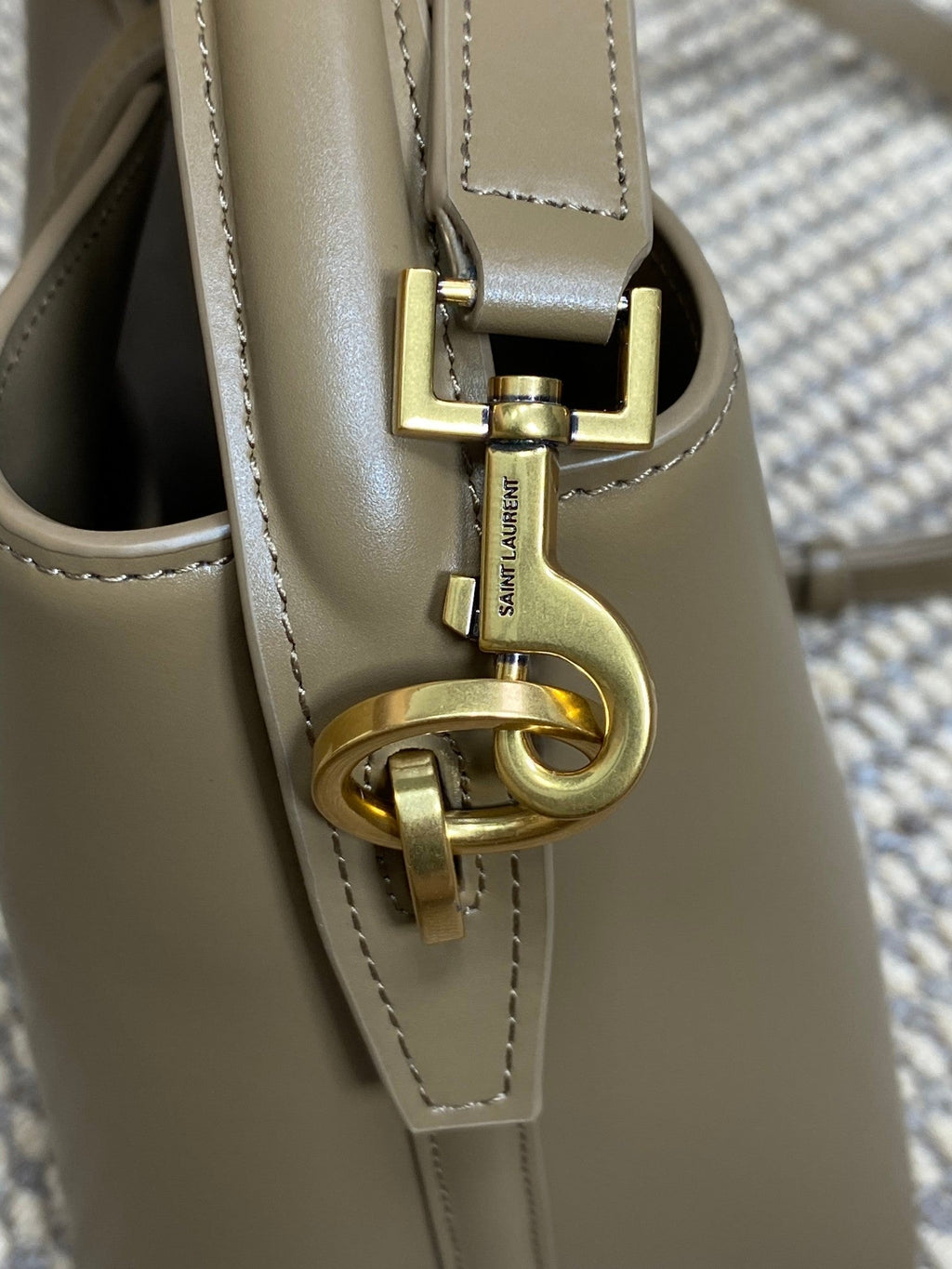 LE 37 SMALL BUCKET BAG 20 IN CEDAR BROWN CALFSKIN GOLD HARDWARE