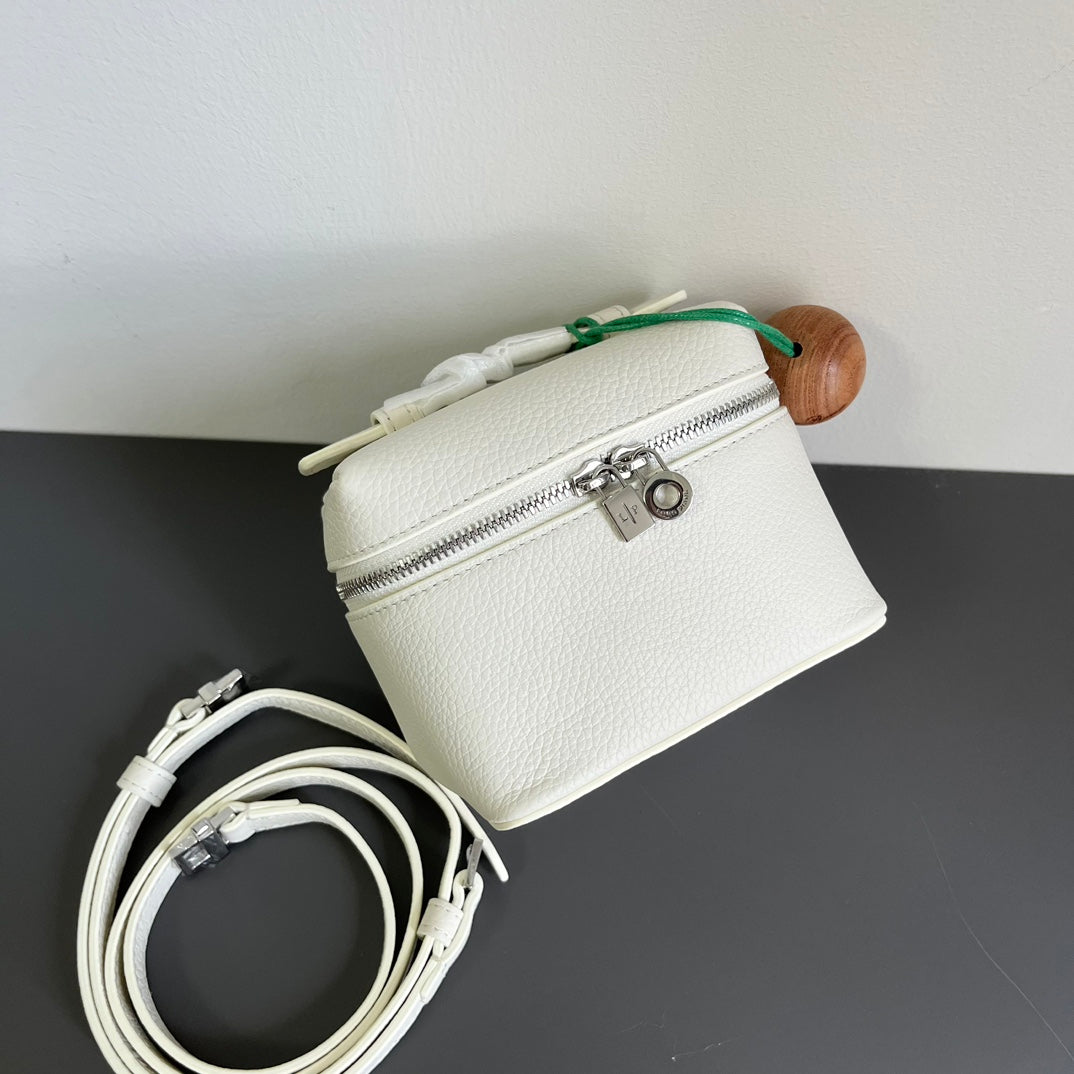 EXTRA POCKET L12 IN WHITE CALFSKIN WITH SILVER HARDWARE
