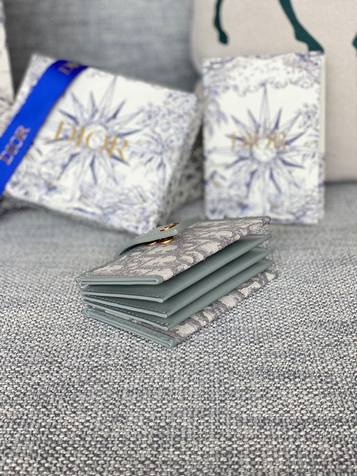 MONTAIGNE WALLET 11 IN OSLO GREY MONOGRAM OBLIQUE JACQUARD